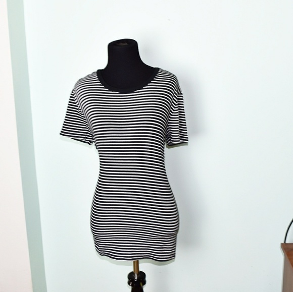 Tops - Beautiful Black and White Striped Top